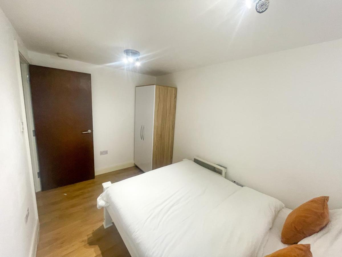 96 Uxbridge Road Apartments 伦敦 外观 照片